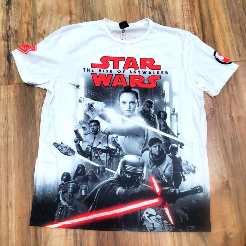 NWT Disney Star Wars Graphic Tee Rise of Skywalker